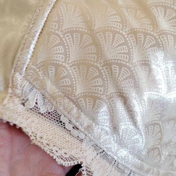 Christian Dior VTG 70s 80s Ivory Satin Lace Wireless Padded Bra 36B - Picture 6 of 14